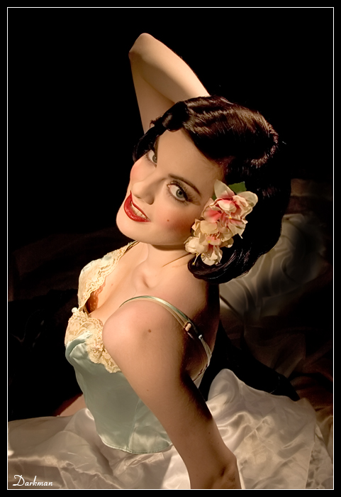 Kelly Devoto Color Pinup